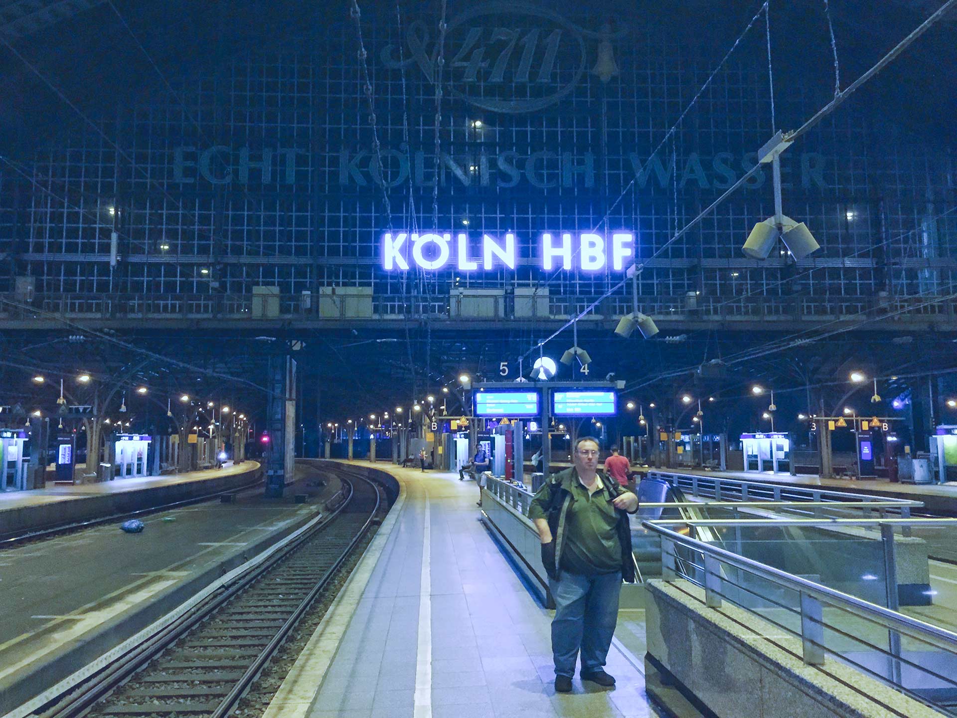 Nächtlicher Hauptbahnhof Köln